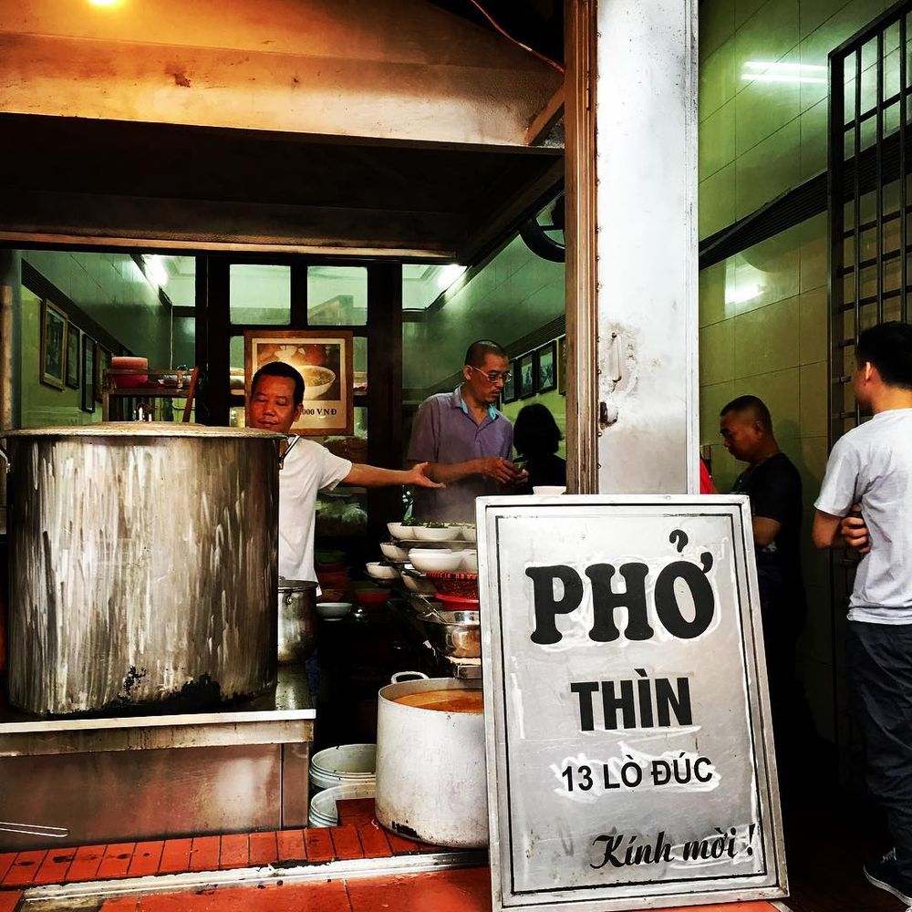 A complete guide of 10 restaurants that sell best Pho in Hanoi