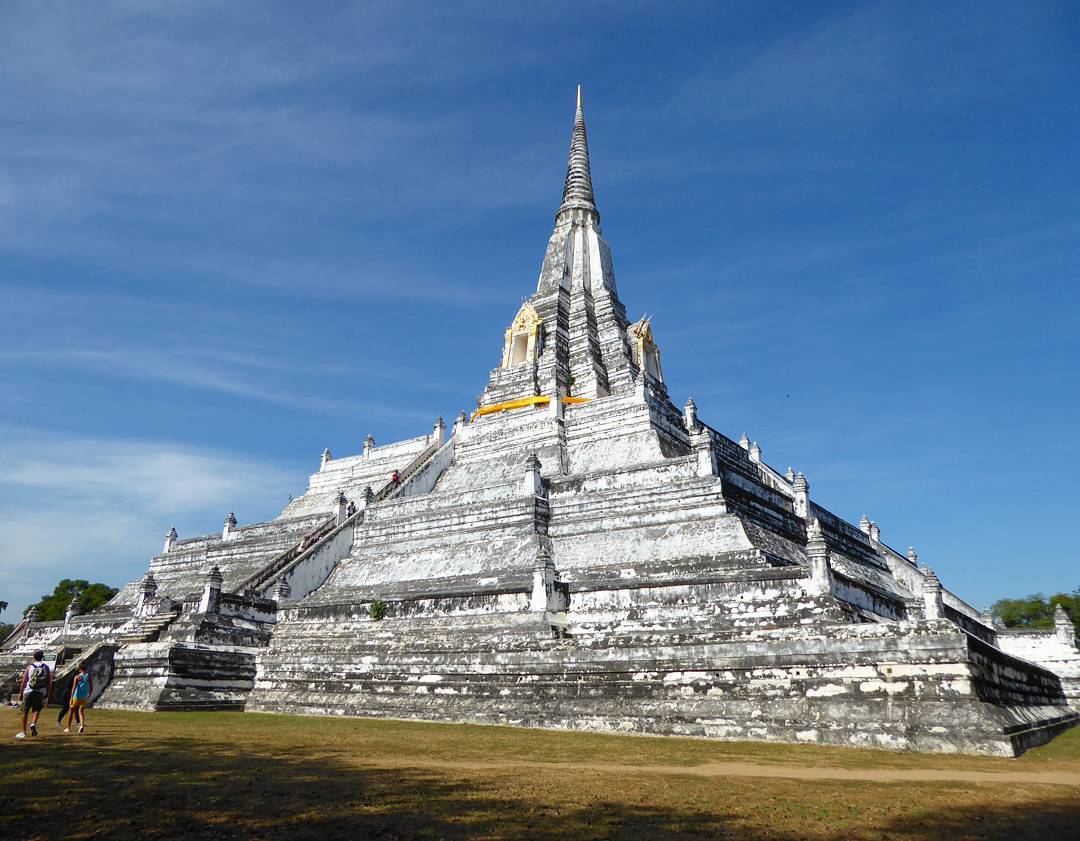 temple in ayutthaya